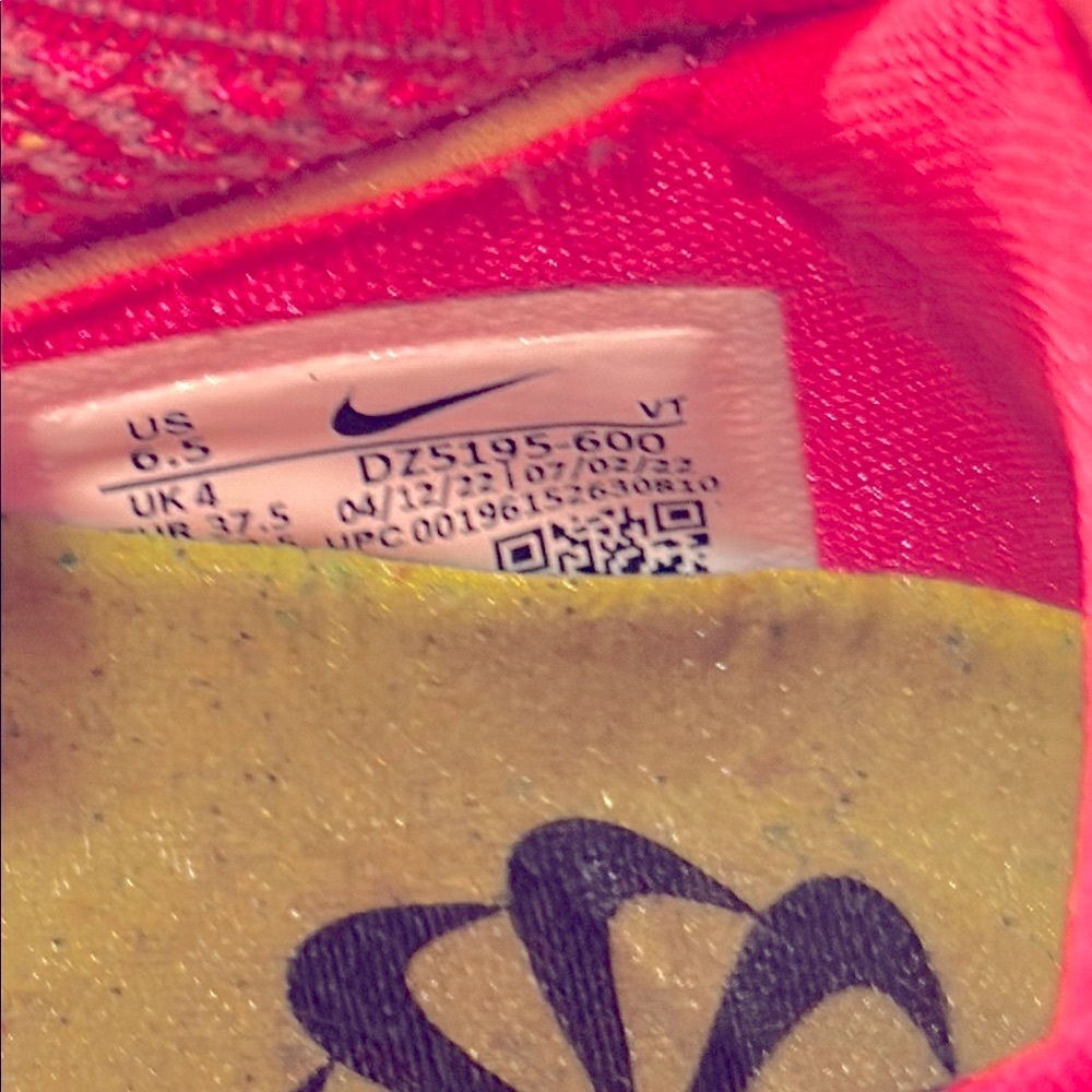 Nike VaporMax 6.5 Hyper Pink Athletic Sneakers Breathable Knit Upper - Picture 7 of 8